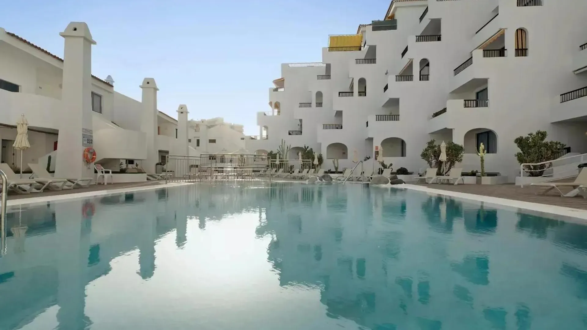 הקונטקטים של Luxury Apartment Costa Adeje